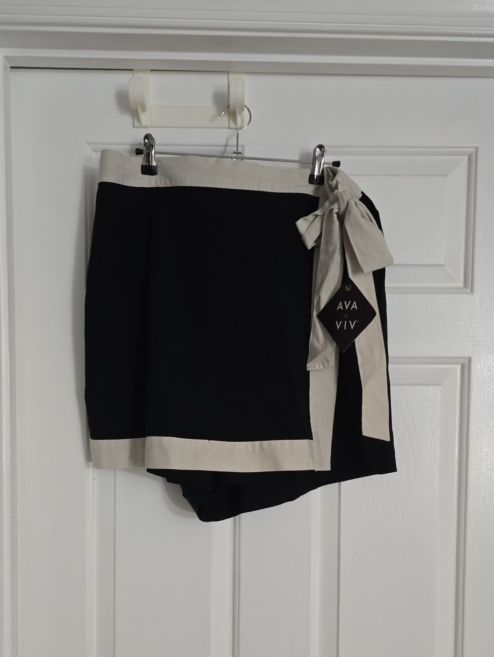 NWT Ava & Viv Linen Black and Cream Faux Wrap Skort